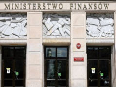 Obniżone ceny paliw na dłużej. Ministerstwo wskazało datę