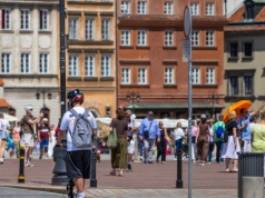 Mieszkańcy miast mają dość turystów? "Właściciel zarabia, my ponosimy koszty"