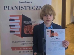 Szymon Gośliński wygrywa w Augustowie