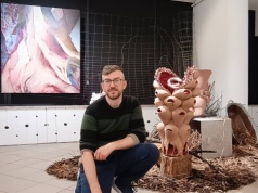 Artystyczne „Ukorzenianie”