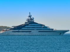 Rosyjski superjacht przepłynął przez Cieśninę Ormuz mimo blokady