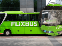 "Dopalę i jedziemy dalej". Pęknięta szyba nie zatrzymała kierowcy. FlixBus wezwany do wyjaśnień