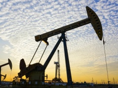 Przełomu w sprawie cieśniny Ormuz nie widać. Ropa nadal drożeje