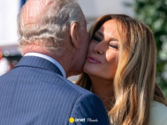 Pocałunki Trumpów z parą królewską wzbudziły wątpliwości. Wyjaśniamy, czy złamali protokół