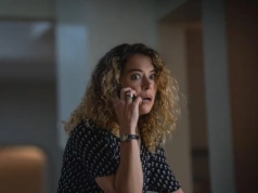 Rozmawiała z nim na kamerce, gdy ktoś zaatakował. Zwiastun wbija w fotel