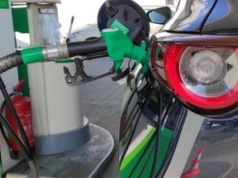 Niższy VAT i akcyza na paliwa. Ministerstwo ogłasza decyzję