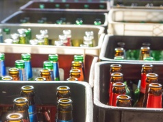 Rozszerzenie systemu kaucyjnego. Resort wskazuje termin