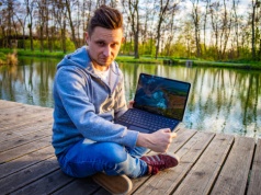 Test Ninkear S13. 13-calowa hybryda laptopa i tabletu