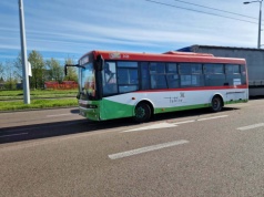 Awaria autobusu na ul. Mełgiewskiej. Zderzyły się trzy pojazdy