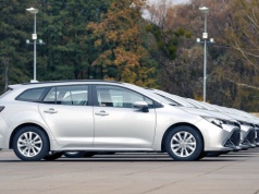 Hybrydy wygrywają. Dane Toyoty pokazują, co naprawdę kupują kierowcy