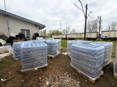 Sanepid zamknął magazyn RegioJet! Przeterminowane jedzenie i woda na paletach