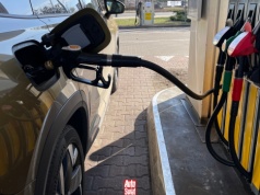 Niższe podatki na paliwa zostają z nami na dłużej. Co z cenami na majówkę?