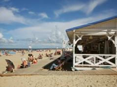 Niskie ceny, złote plaże i spokój. Brytyjczycy odkryli polski kurort