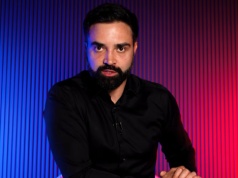 Dziwni doradcy. Okno na media