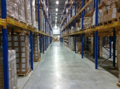 Jak wybrać producenta regałów magazynowych? 5 kluczowych kryteriów