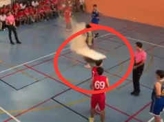 Dramat na meczu koszykówki. Zawodnikowi spadł sufit na głowę