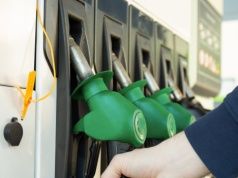 Rafinerie zarabiają na kryzysie. Marże paliw wystrzeliły o 105 proc.