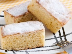 Proste ciasto śmietankowe. Mieszasz składniki, a resztę robi za ciebie piekarnik