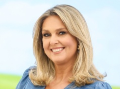 Wiosenny styl Ewy Wachowicz inspiruje. Dojrzałe panie pokochają te sukienki