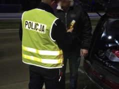 Kierowca z zakazami, odurzony twardymi narkotykami zatrzymany na Chojnowskiej w Legnicy