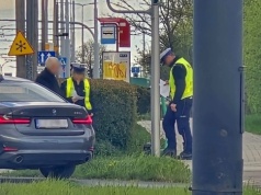 Hulajnogistka potrącona na przejeździe dla jednośladów. Kobieta trafiła do szpitala