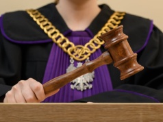 Nowy wyrok ws. transkrypcji małżeństw jednopłciowych. Sądy idą na zwarcie z rządem