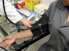 Jak szybko doposażyć gabinet zabiegowy? Kompletny przewodnik po ekspresowych zakupach sprzętu medycznego online i stacjonarnie