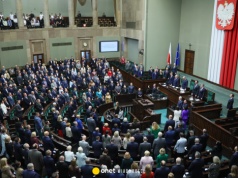 Koalicja Obywatelska umacnia pozycję. Partia Razem ze skokiem poparcia