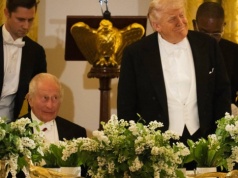 Król Karol III nie szczędził uszczypliwości. Trump nawiązał do wojny: Zgadza się ze mną