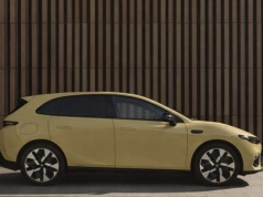 Tak jeździ Leapmotor B05 za 106 900 zł. Chiński Golf może „namieszać”. Przegląd prasy