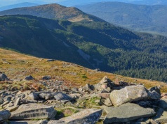 Warunki w Beskidach: do 1000 m wiosennie, wyżej płaty śniegu i przymrozki