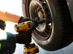 Wielosezonowe opony opanowały 28% rynku. Polacy wybierają skrajne oferty