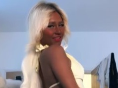 Cierpi na tanoreksję. "Uzależnienie mnie pochłonęło"