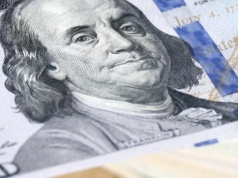 Dolar czeka na sygnał z Fedu. Kurs euro tez bez większych zmian