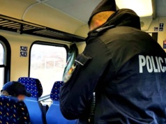 Akcja policji w pociągu Olsztyn–Morąg. Mężczyzna groził funkcjonariuszom i zaatakował lekarza