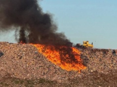 Pożar na wysypisku śmieci w Radomiu