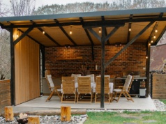 Altana ogrodowa, która nie stoi pusta. Gdzie ją postawić i jak urządzić, żeby chciało się w niej przebywać