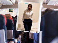 Stewardesa pokazała, co nosi pod mundurem. Nagranie hitem internetu