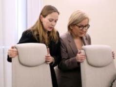 "Koleżeńska porada" Hennig-Kloski. "Katarzyno, nie pisz już sztucznych postów"