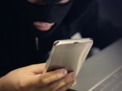 Wyłudził ponad 60 tysięcy złotych metodą „na policjanta”. Stanie przed sądem