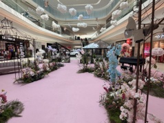 Galeria handlowa zaskoczyła wiosenną scenografią