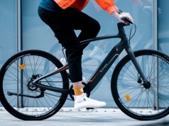 Rowerzysta czuje ulgę po wyprzedzeniu przez auto. Badanie pokazuje, dlaczego to może być zdradliwe