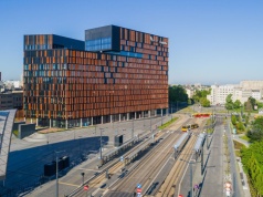 Helios przenosi centralę do Bramy Miasta