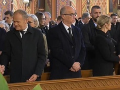Ksiądz zobaczył, jak Nawrocki i Tusk przekazali sobie znak pokoju w czasie pogrzebu …