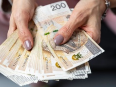 ZUS zwraca się do rodziców. Przez to mogą nie dostać 800 plus