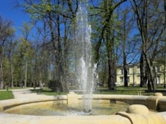 Jelenia Góra uruchamia fontanny. Osiem instalacji gotowych na sezon.