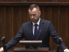 Romowicz twardo zapowiada głosowanie za odwołaniem Hennig-Kloski