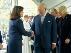 Karol III złożył hołd ofiarom zamachów z 11 września i spotkał się z ich rodzinami