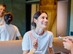 Kiedy myć zęby rano? Większość robi to źle