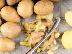 Zamiast do kosza – podlej tym rośliny. Efekt zobaczysz szybciej, niż myślisz